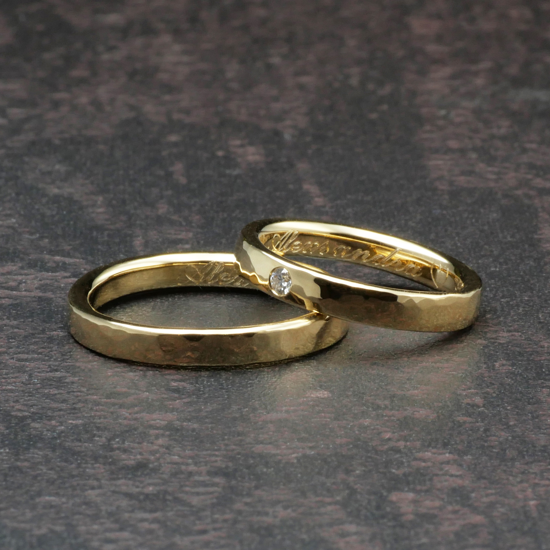 585 Gelbgold Eheringe mit Hammerschlag, hochglanzpoliert mit Brillant