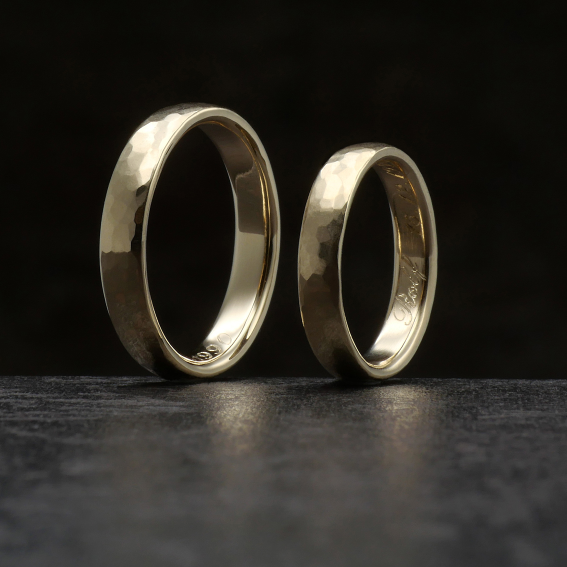 585 Gelbgold Eheringe mit sanftem Hammerschlag poliert