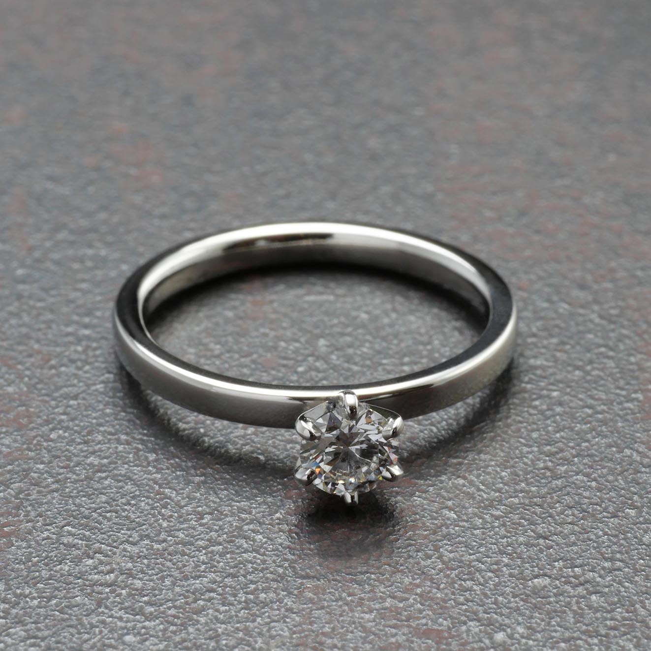 Solitaire engagement ring in 960 platinum
