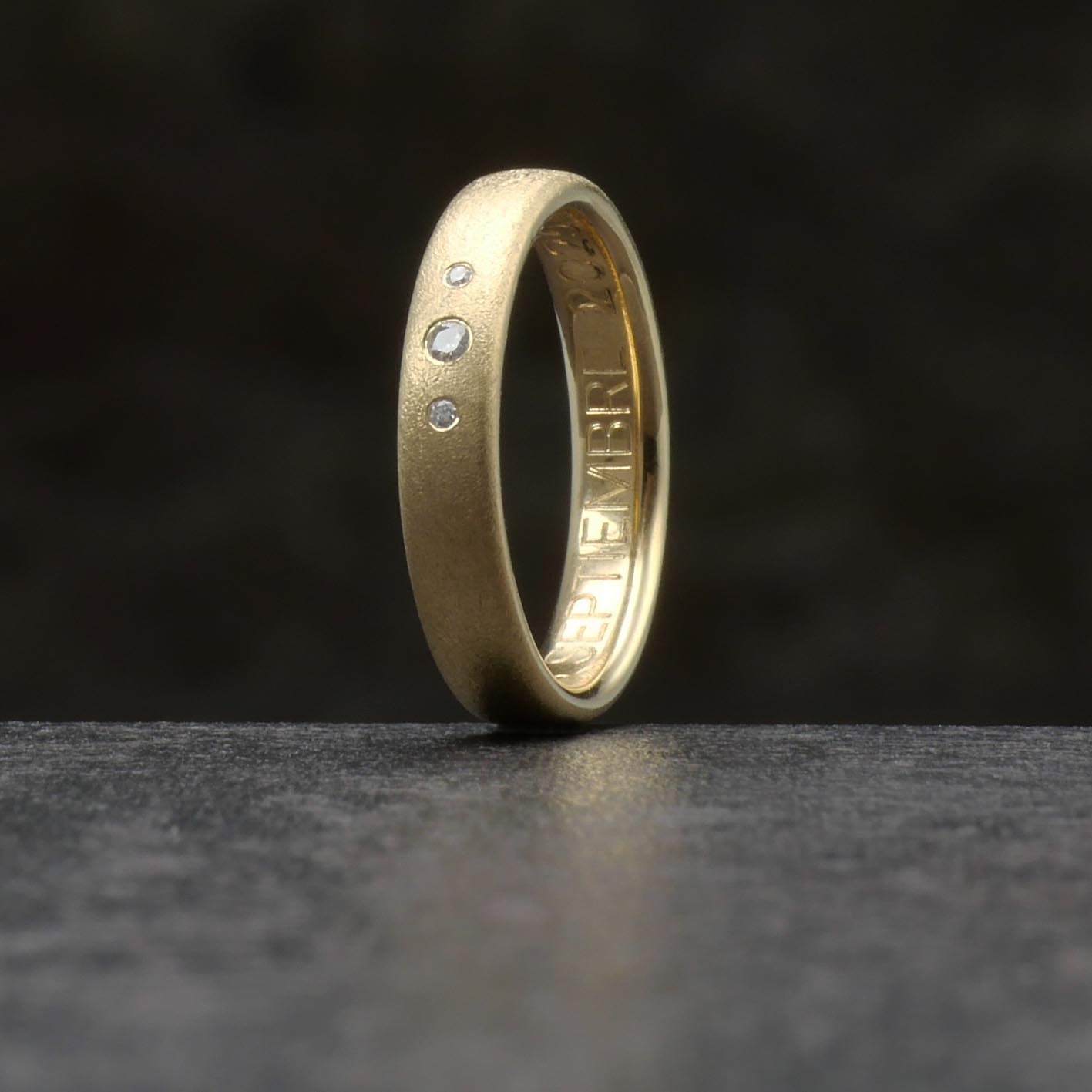 750 yellow gold engagement ring - matt surface with diamonds- ID 94