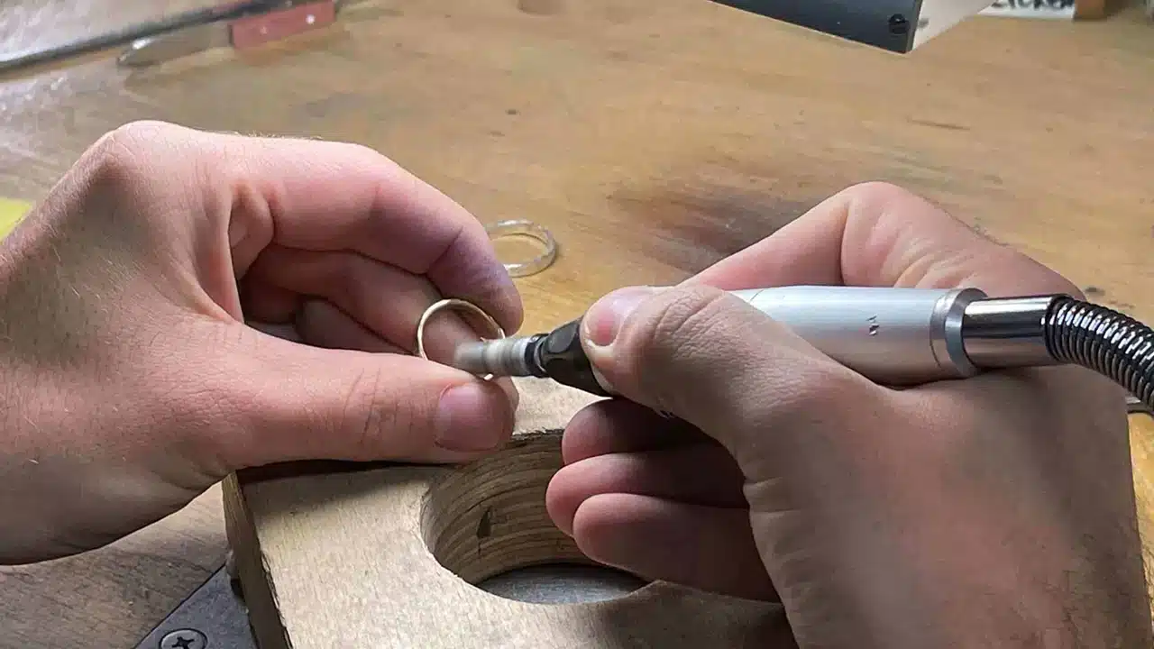 Ring wird nach Ringkosten-Rechner angefertigt